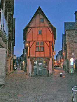 Cobbled streets of Vitr at night.  Copyright Cold Spring Press 2006-2010.  All rights reserved.