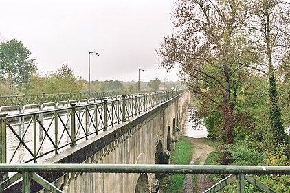 Le Guétin Canal-Bridge.  Copyright Cold Spring Press 2009.  All rights reserved.