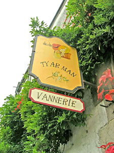 Rochefort-en-Terre sign.  Copyright Cold Spring Press.  All rights reserved.
