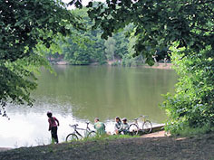 Waterside rest stop.  Courtesy Ville de Meudon