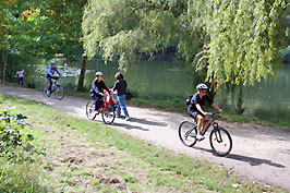 Cycling in Fort de Meudon.  Courtesy Ville de Meudon.