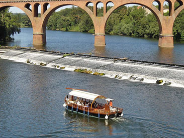 A Gabarre on the River Tarn, Albi.  Courtesy of the Office de Toursime d'Albi.  All rights reserved.