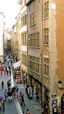 rue St Jean, Lyon.  Photo  Alice Crockett 2010.  All rights reserved.