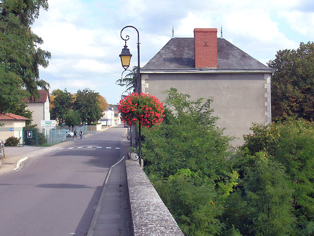 Dnagé-St-Romain on River Vienne.  Copyright Cold Spring Press.  All rights reserved.