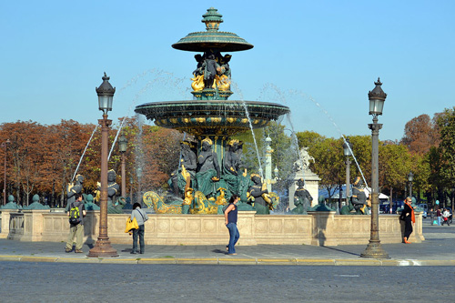 Fontaine des Mers.  Wikipedia