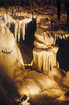 Grottes de Lacave.  Photo courtesy of http://www.grottes-en-france.com/en/grottes/lacave.html
