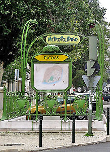 Mtro Entrance, Lisbon.  Photo credit Wikimedia.org