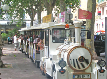 The Little White Train, Narbonne.  Photo  Marlane O'Neill 2009.  All rights reserved.