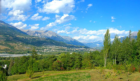 Alpes, Embrun and Lac de Serre-Ponçon,  Copyright 2012-present Cold Spring Press.  All rights reserved.