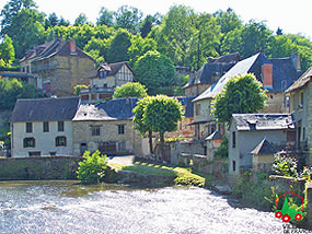 Sgur-le-Chteau.  Photo courtesy of Les Plus Beaux Villages de France web site.  All rights reserved.