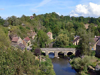 St-Cneri bridge over River Sarthe.  Photo Wikimedia