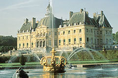 Vaux le Vicomte Fountains.  Photo courtesy http://www.vaux-le-vicomte.com.  All rights reserved.
