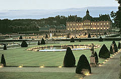 Vaux le Vicomte Candlelit Evening.   Photo courtesy http://www.vaux-le-vicomte.com.  All rights reserved.