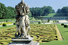 Vaux le Vicomte Gardens.  Photo courtesy http://www.vaux-le-vicomte.com.  All rights reserved.