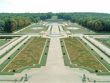 Vaux le Vicomte's Le Notre gardens.  Photo by Thomas Henz.  All rights reserved.
