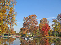 Lac Daumesnil.  Photo credit: http://upload.wikimedia.ord/wikimedia/commons